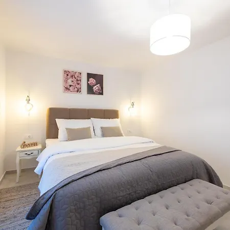 Olive Apartment Kaštela