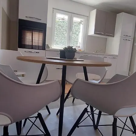 Olive Apartmán Kaštela