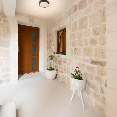 Olive Kastela