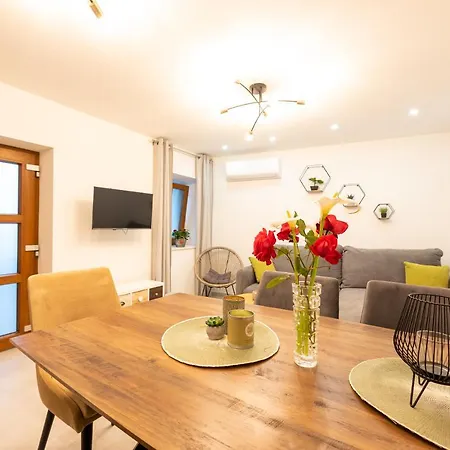 Olive شقة Kaštela