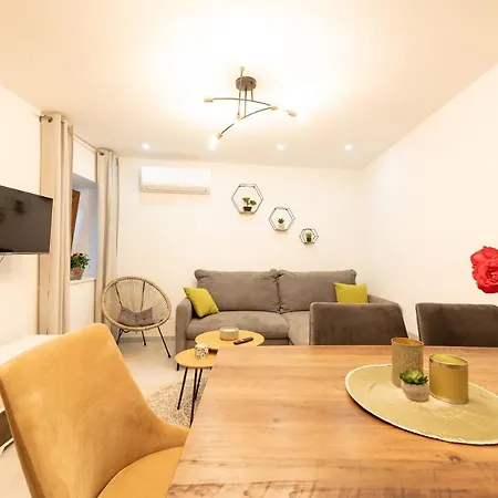 Olive Apartment *